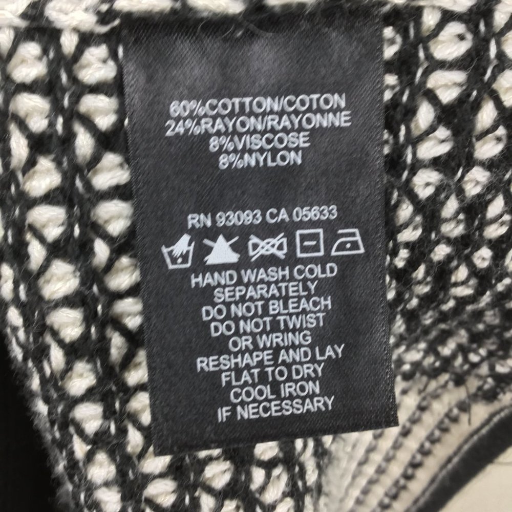 Black & White Geometric Zip Hoodie-like Light Cotton Sweater - Picture 7 of 8